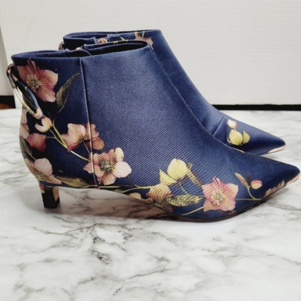 Ted Baker London Amaedip Floral Kitten Heel Booties size 8 / 38.5